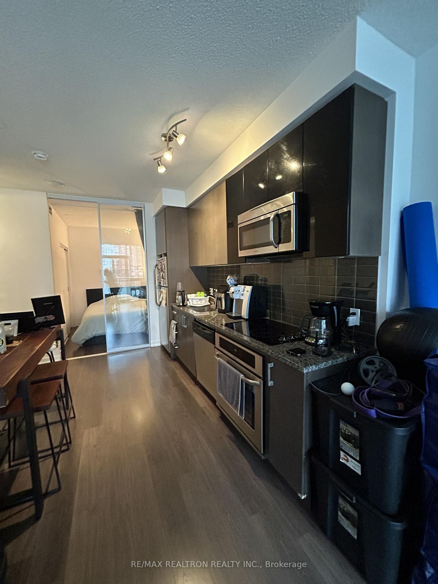 Photo 6 of Unit 427, 98 Lillian Street, Toronto, Mount Pleasant West — HOMEH