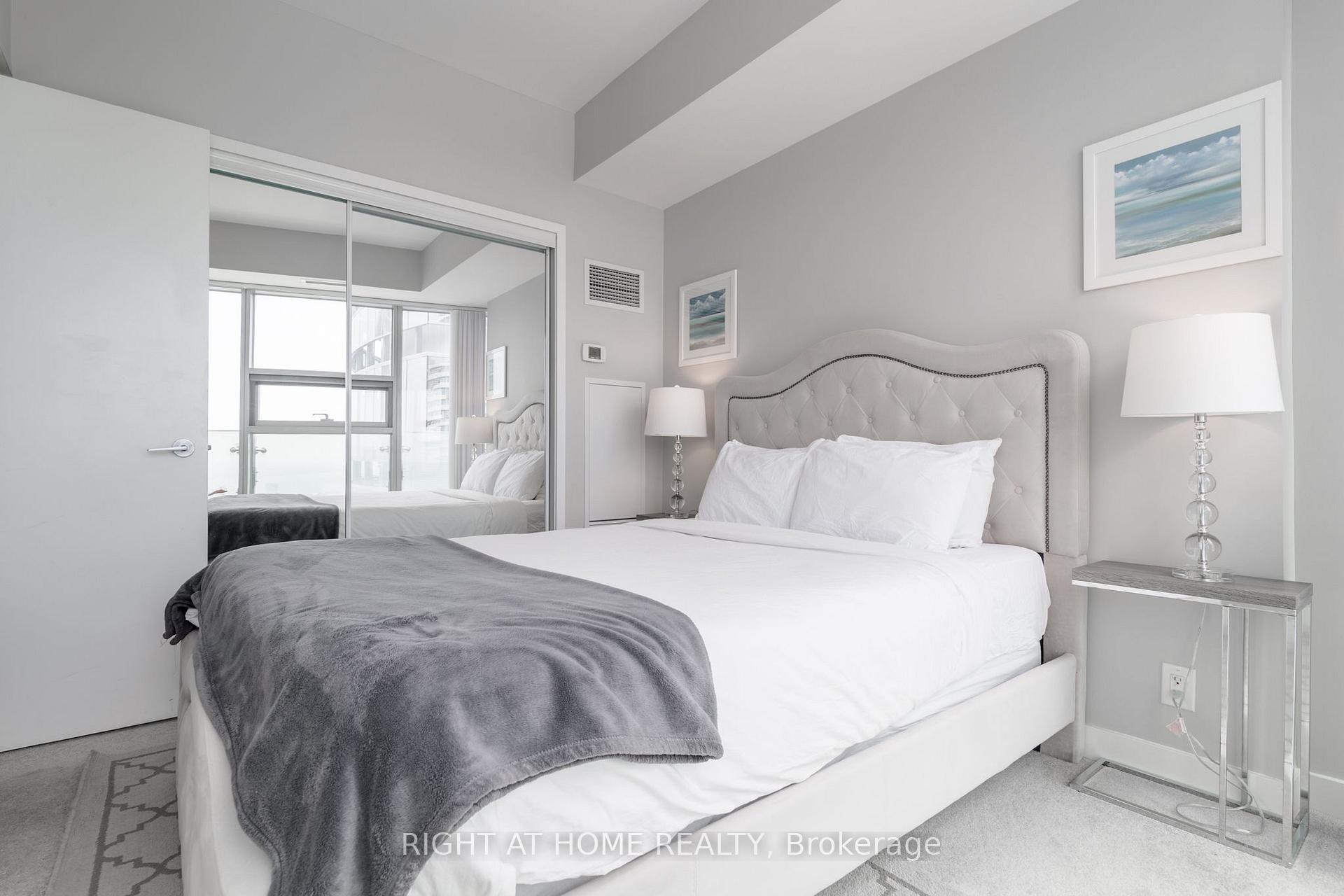 Photo 2 of Unit 5606, 14 York Street, Toronto, Waterfront Communities — HOMEH