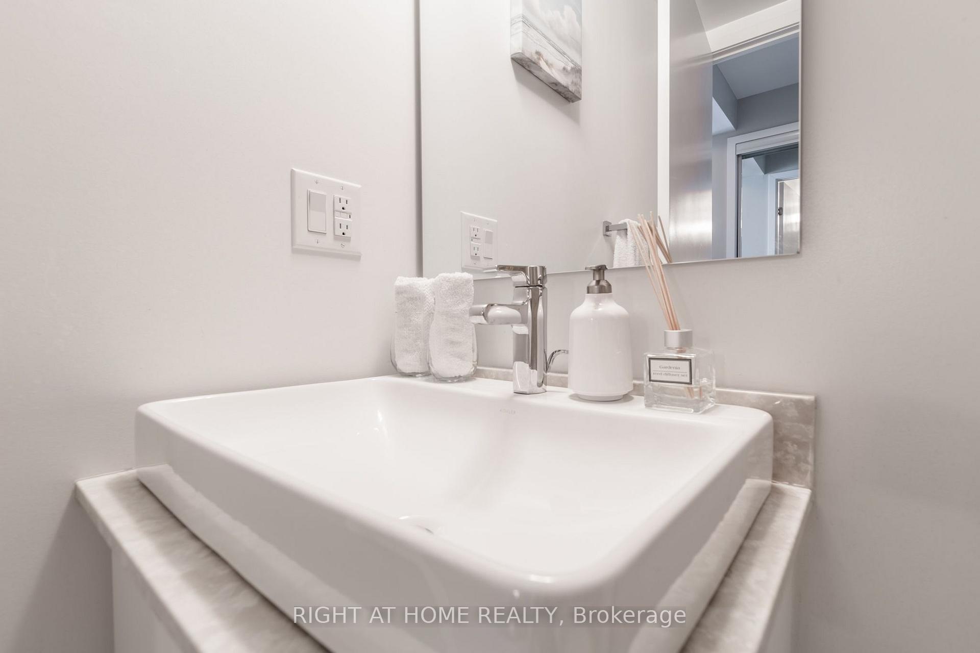 Photo 6 of Unit 5606, 14 York Street, Toronto, Waterfront Communities — HOMEH