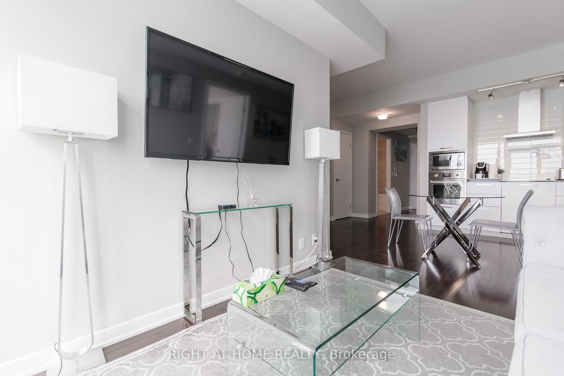 Photo 12 of Unit 5606, 14 York Street, Toronto, Waterfront Communities — HOMEH