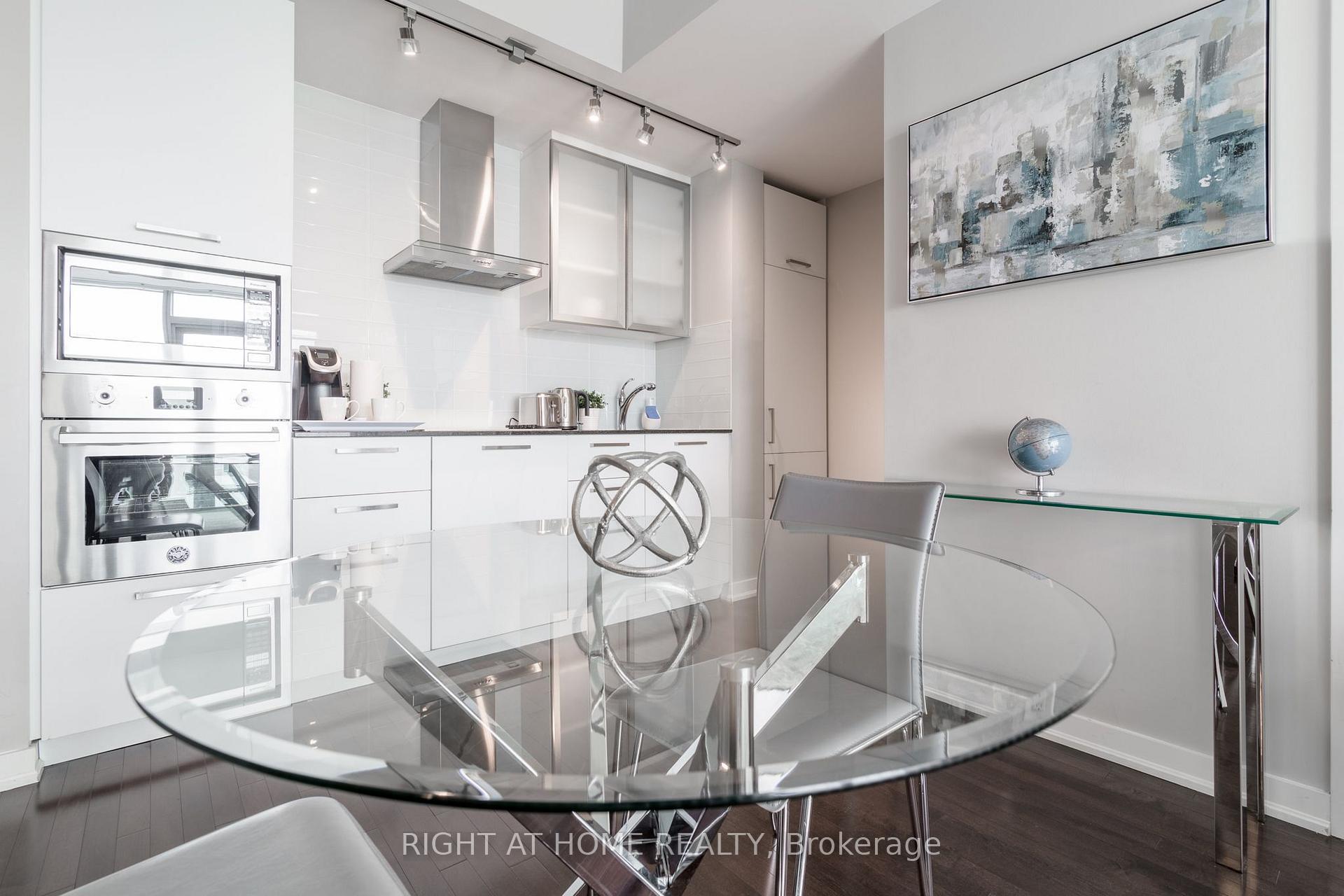 Photo 13 of Unit 5606, 14 York Street, Toronto, Waterfront Communities — HOMEH