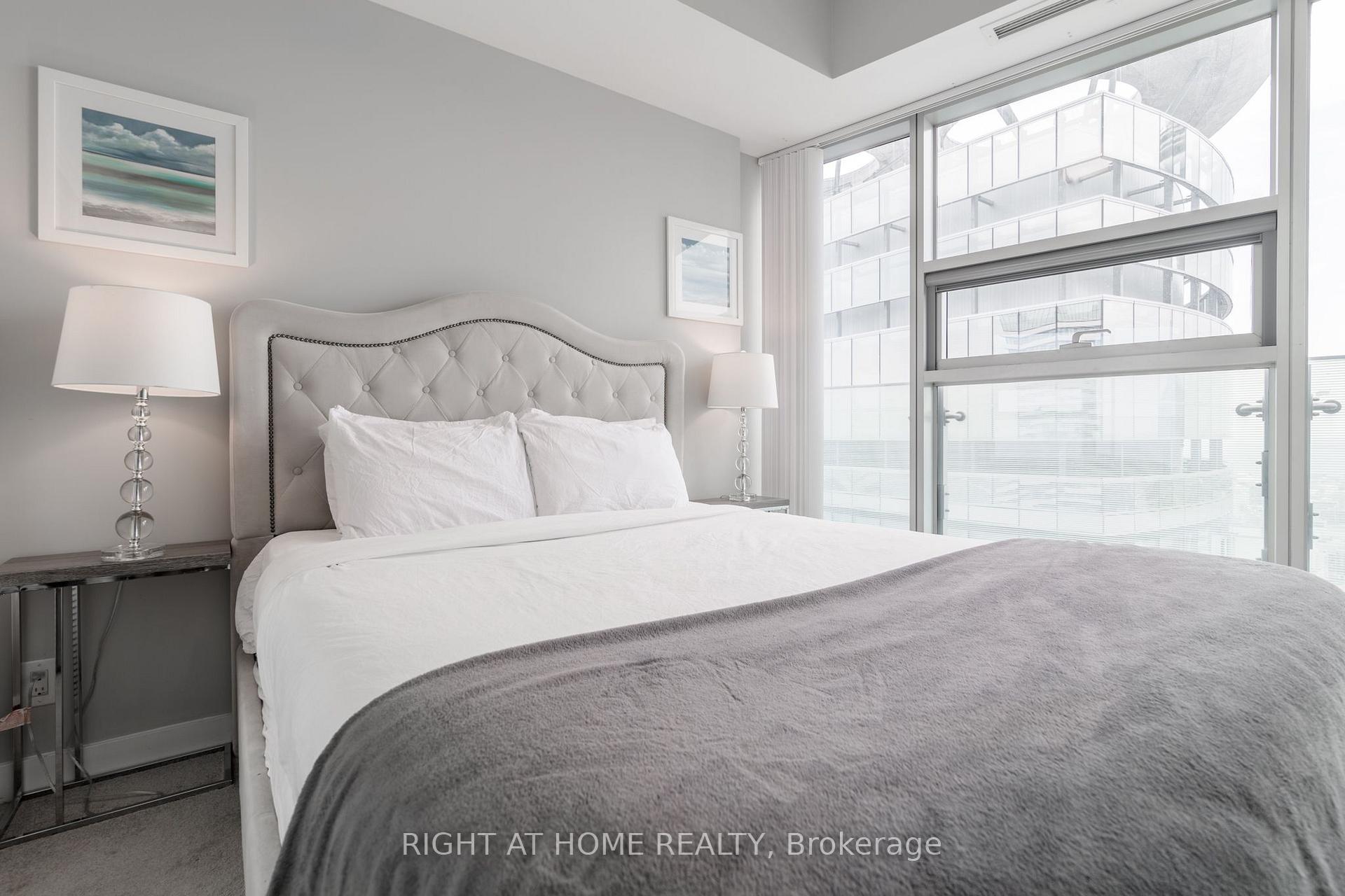 Photo 14 of Unit 5606, 14 York Street, Toronto, Waterfront Communities — HOMEH
