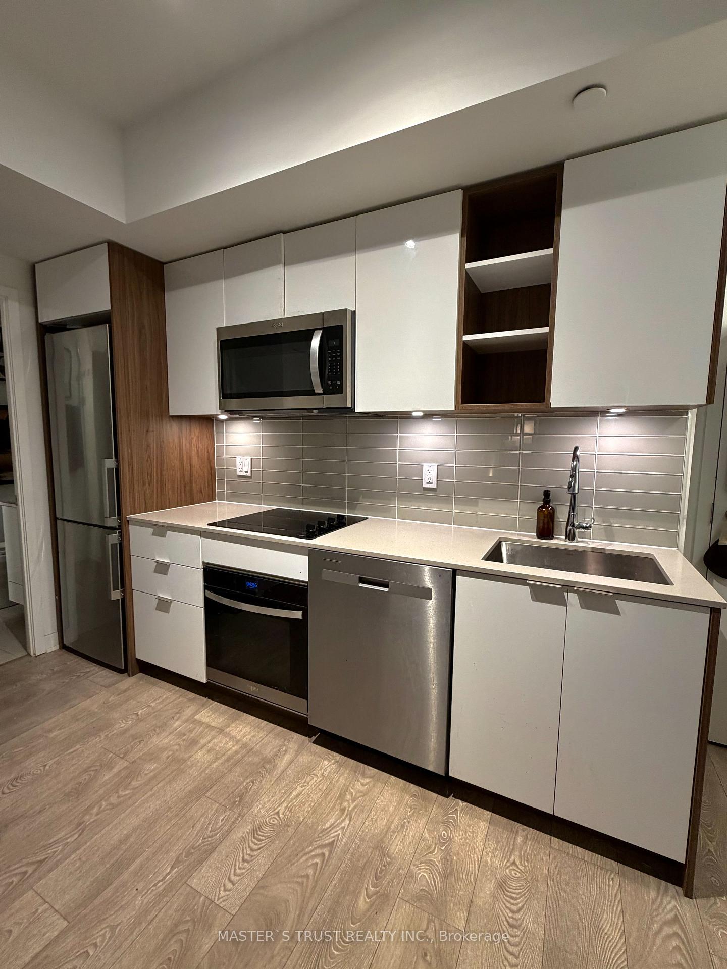 Front of Unit 710, 543 Richmond Street W