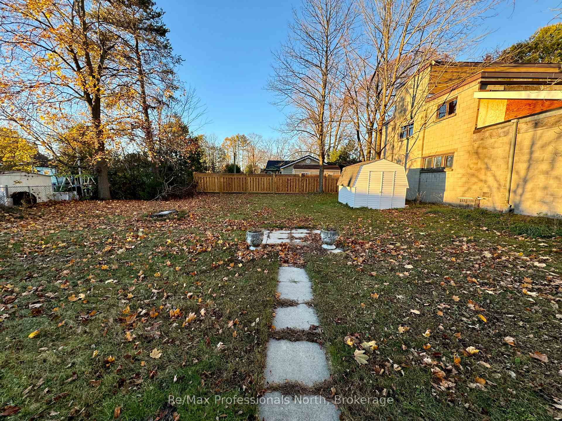 Photo 2 of 260 Isaac Street, Gravenhurst, Muskoka (S) — HOMEH