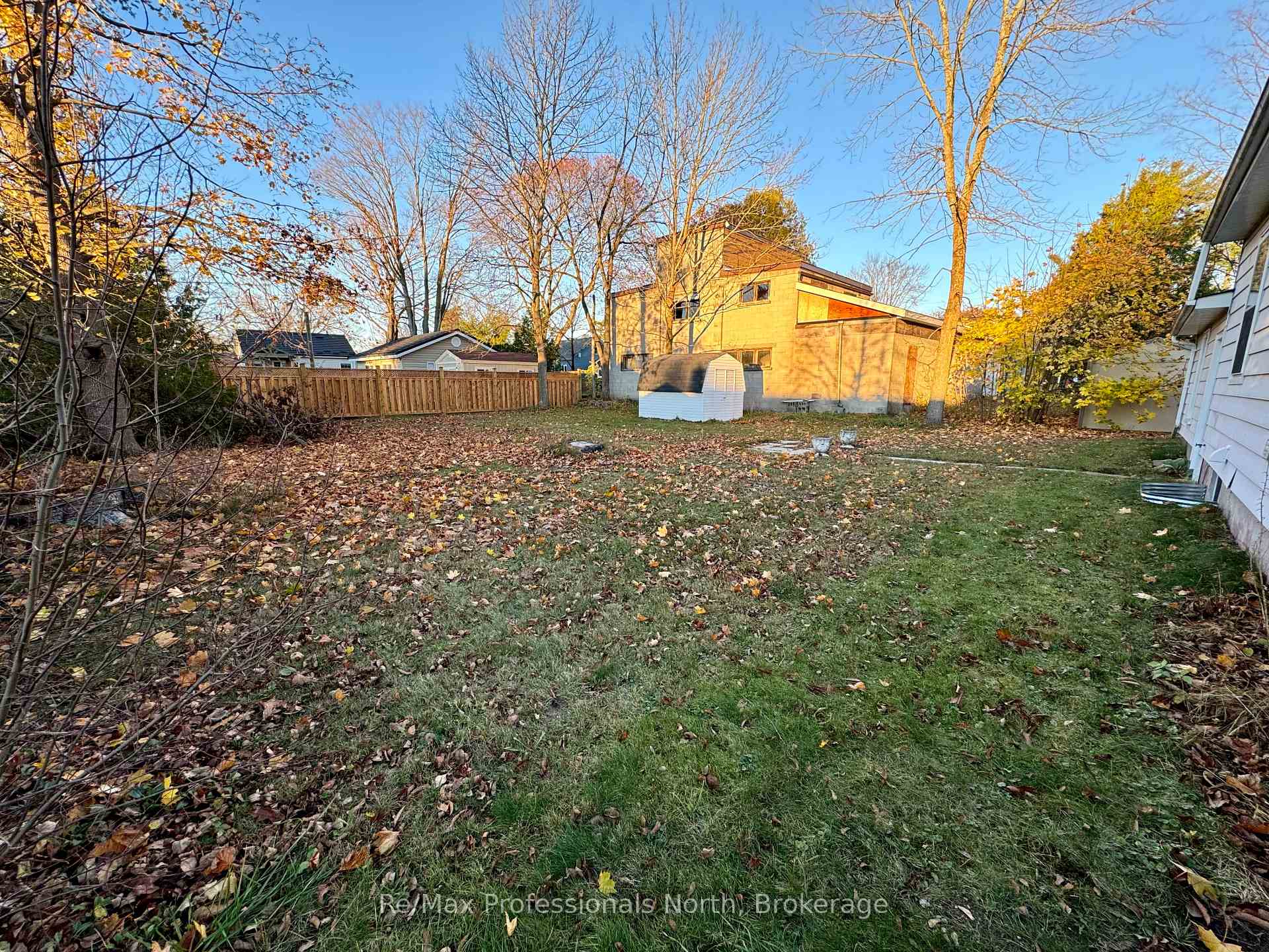 Photo 4 of 260 Isaac Street, Gravenhurst, Muskoka (S) — HOMEH