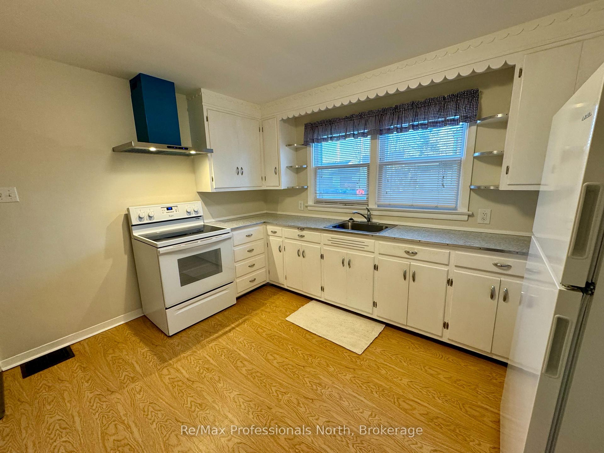 Photo 6 of 260 Isaac Street, Gravenhurst, Muskoka (S) — HOMEH