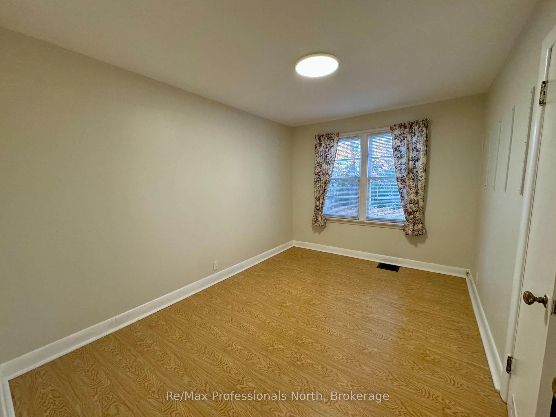 Photo 9 of 260 Isaac Street, Gravenhurst, Muskoka (S) — HOMEH