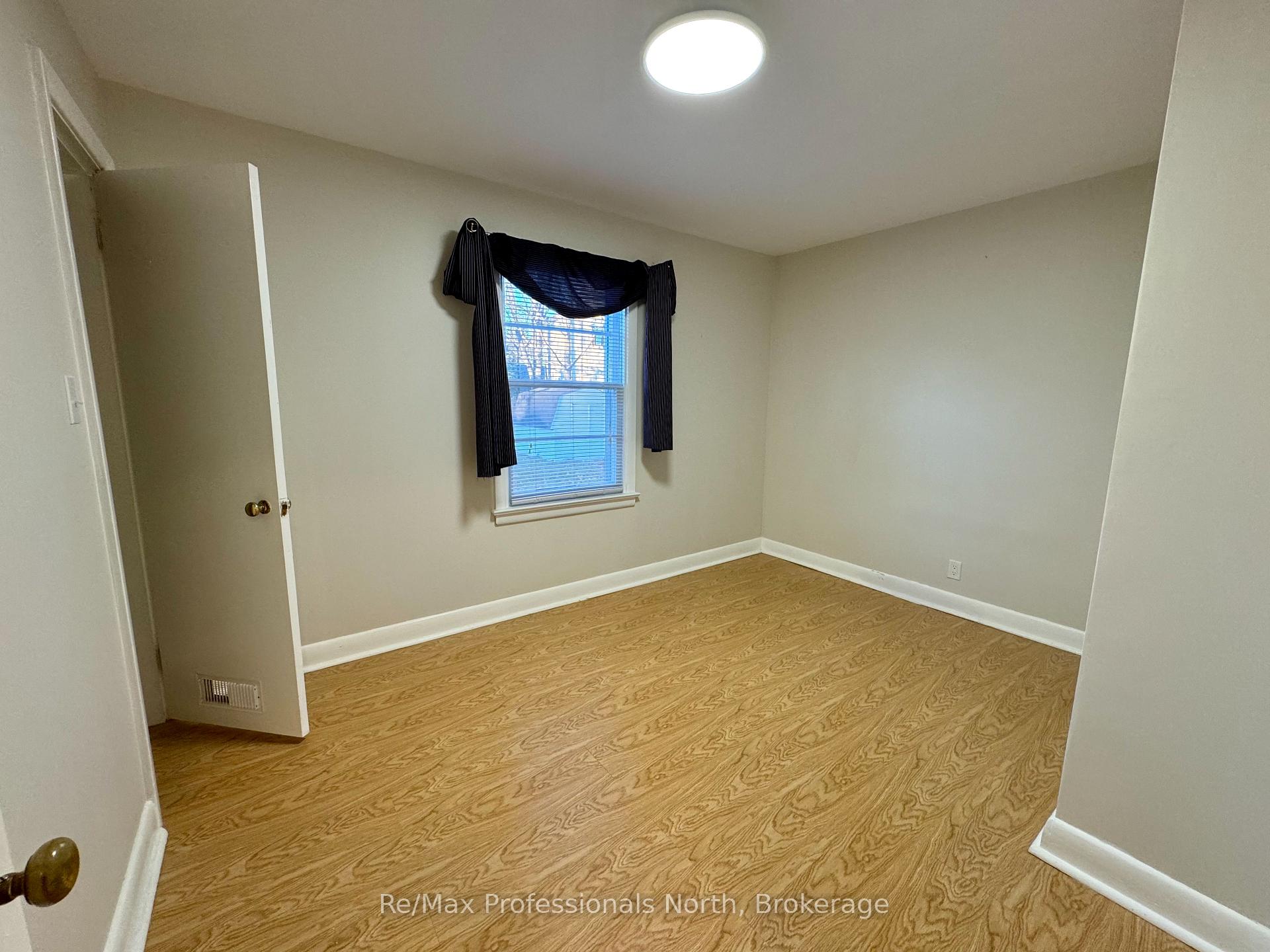 Photo 13 of 260 Isaac Street, Gravenhurst, Muskoka (S) — HOMEH