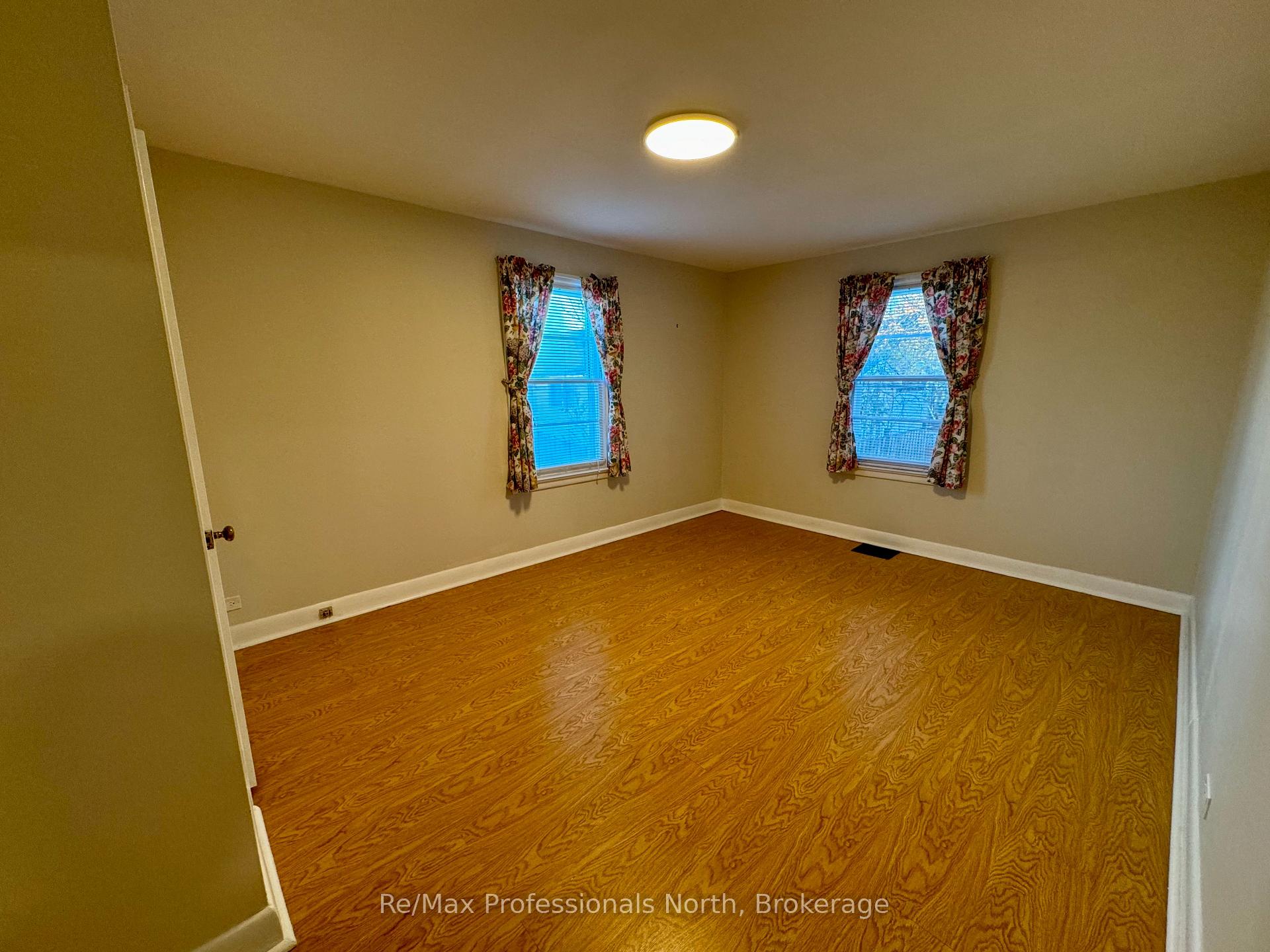 Photo 14 of 260 Isaac Street, Gravenhurst, Muskoka (S) — HOMEH