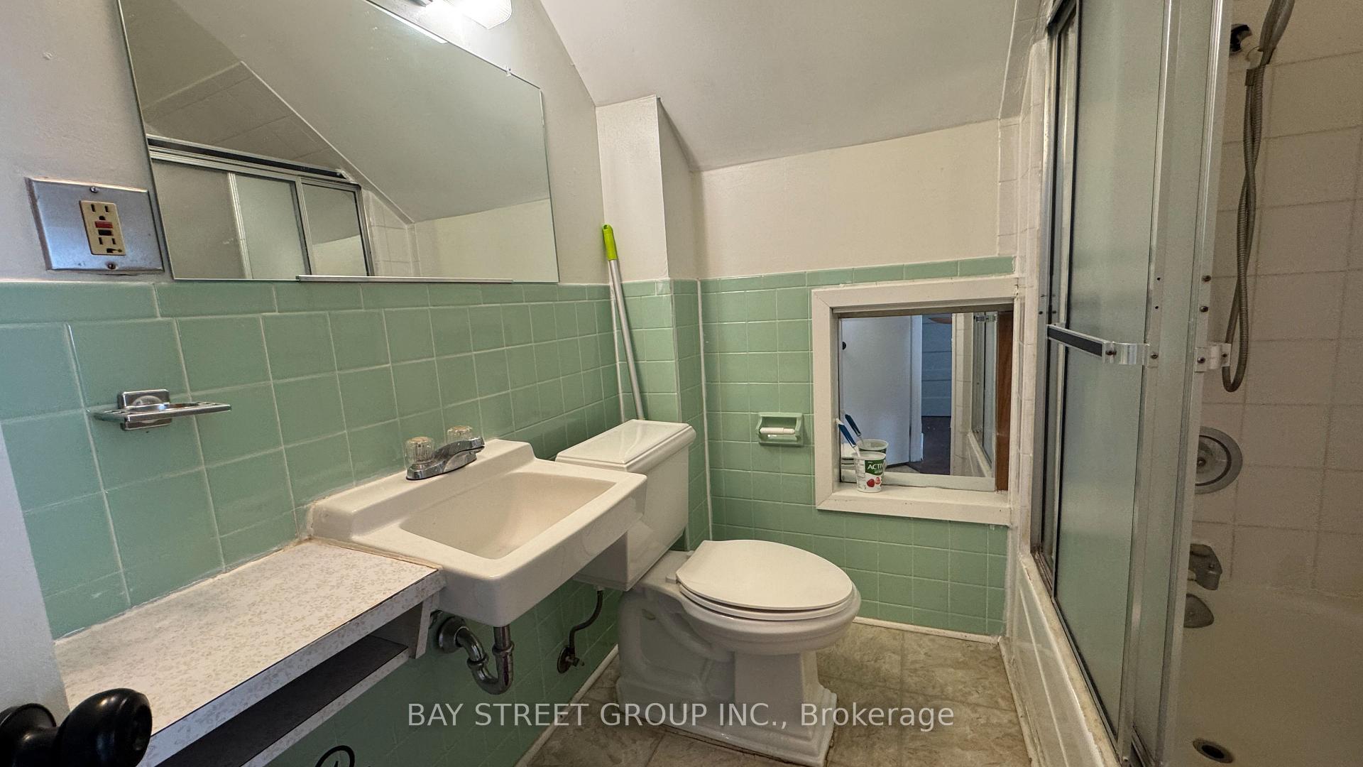 Photo 7 of Unit Upper, 4138 Drummond Road, Niagara Falls, Cherrywood — HOMEH