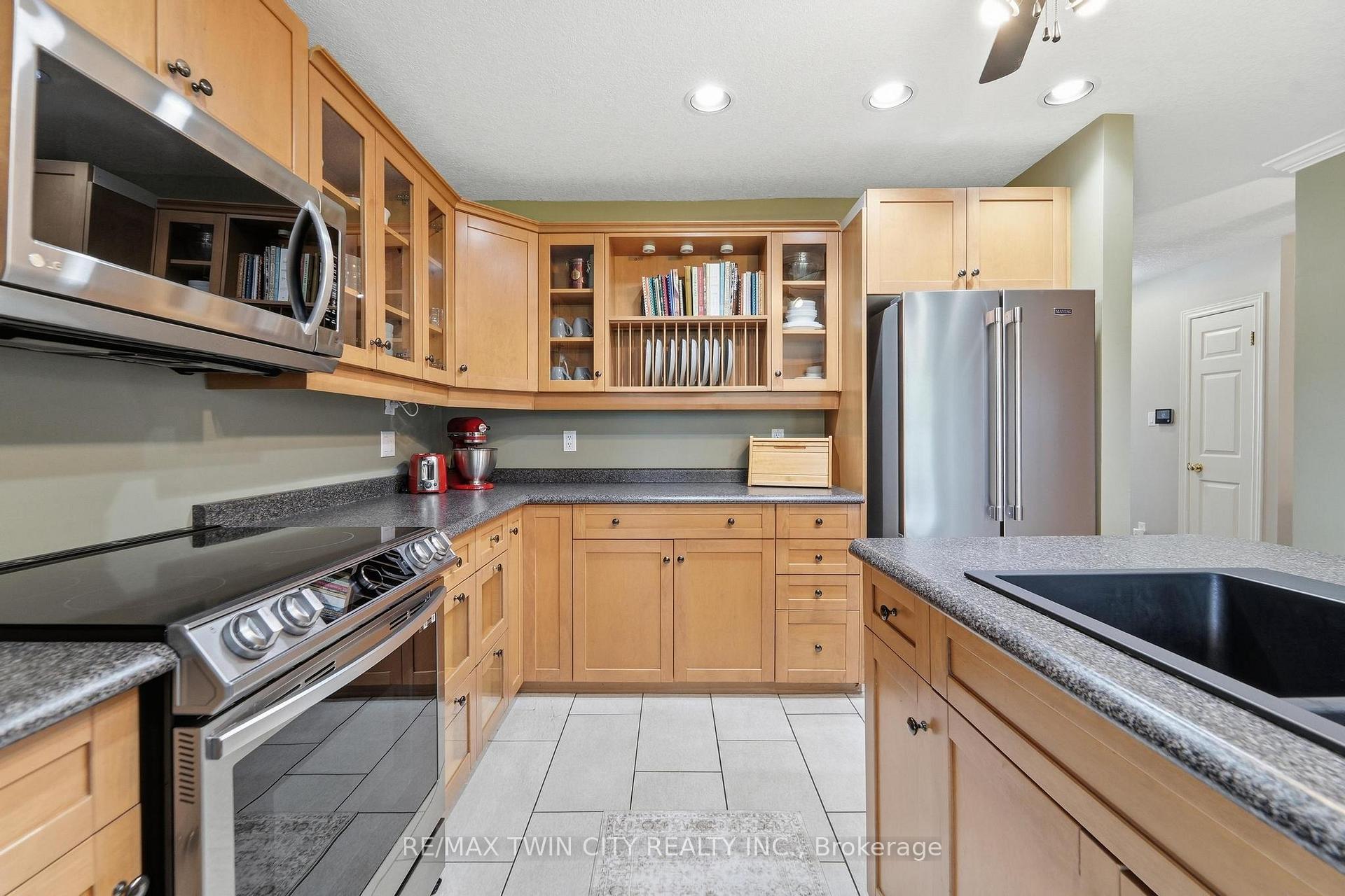 Photo 16 of 15 Shephard Place, Wilmot, New Hamburg — HOMEH