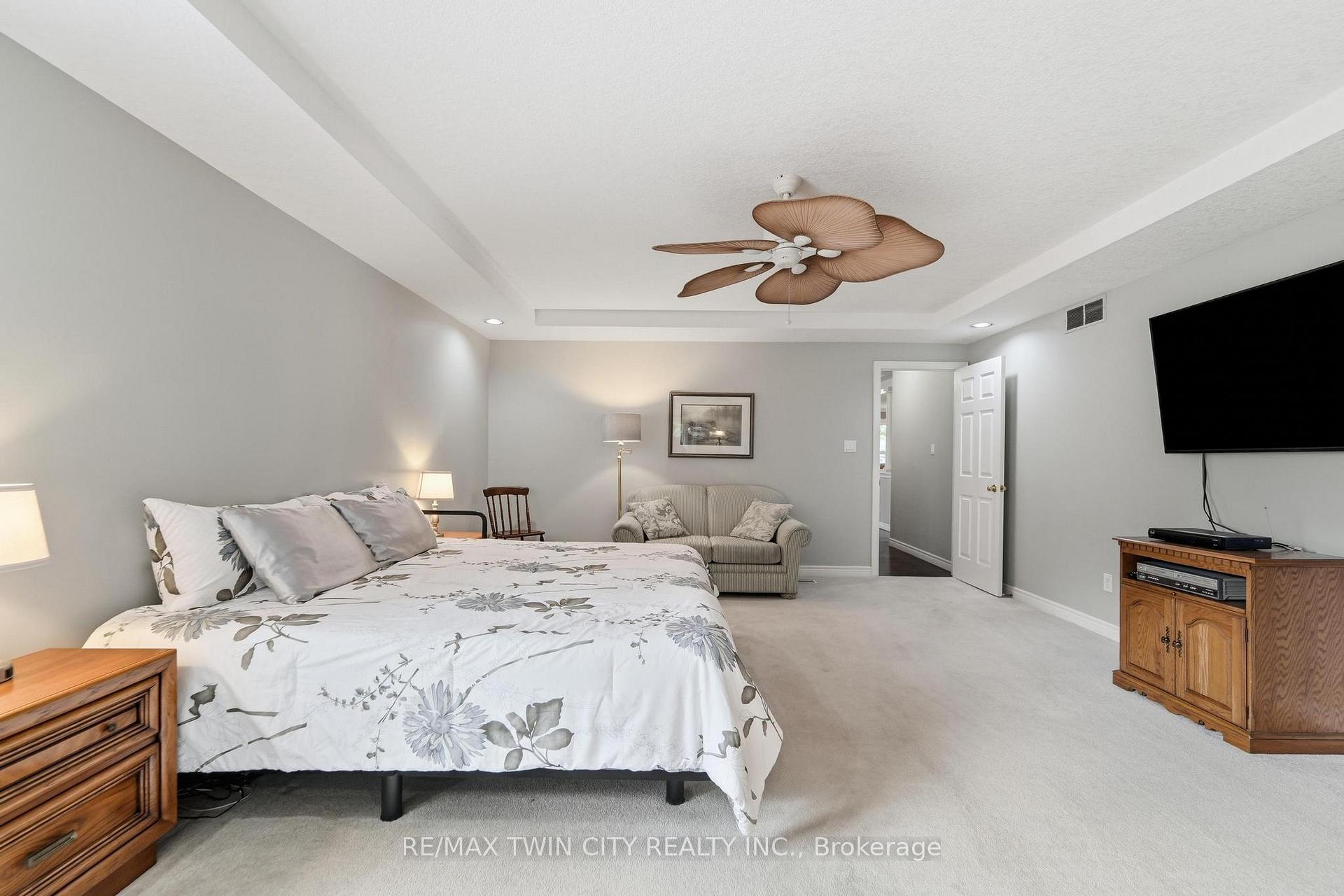 Photo 22 of 15 Shephard Place, Wilmot, New Hamburg — HOMEH