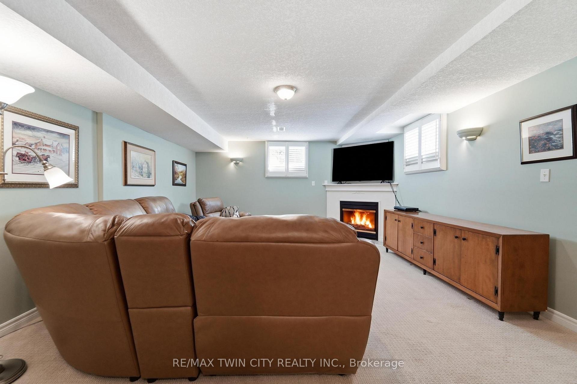Photo 31 of 15 Shephard Place, Wilmot, New Hamburg — HOMEH