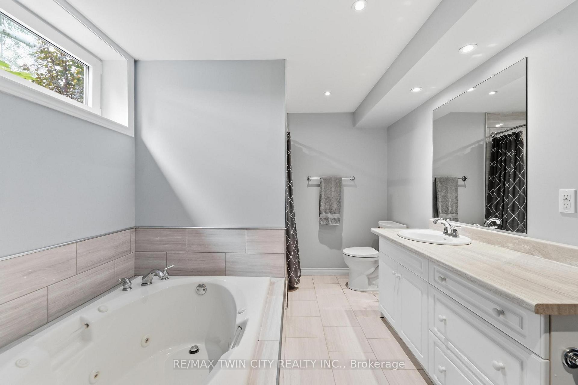 Photo 39 of 15 Shephard Place, Wilmot, New Hamburg — HOMEH