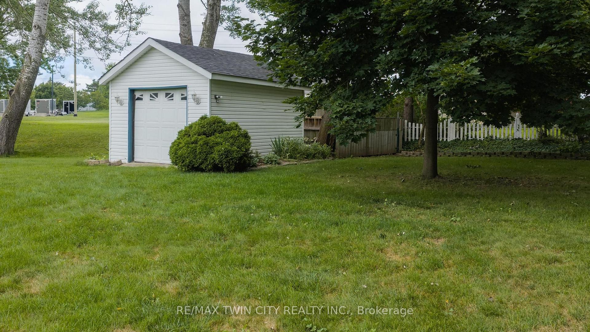 Photo 45 of 15 Shephard Place, Wilmot, New Hamburg — HOMEH