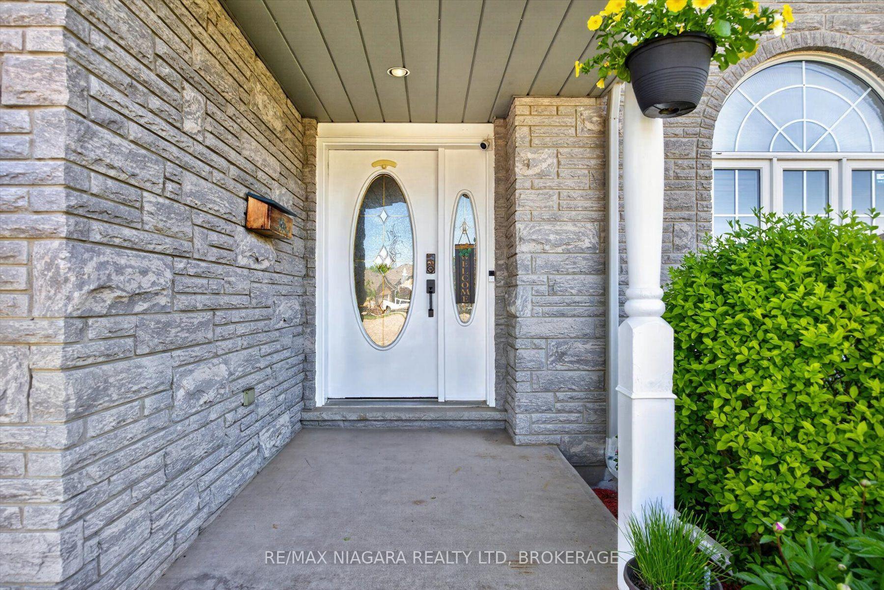 Photo 3 of 4457 Kathleen Crescent, Niagara Falls, Ascot — HOMEH