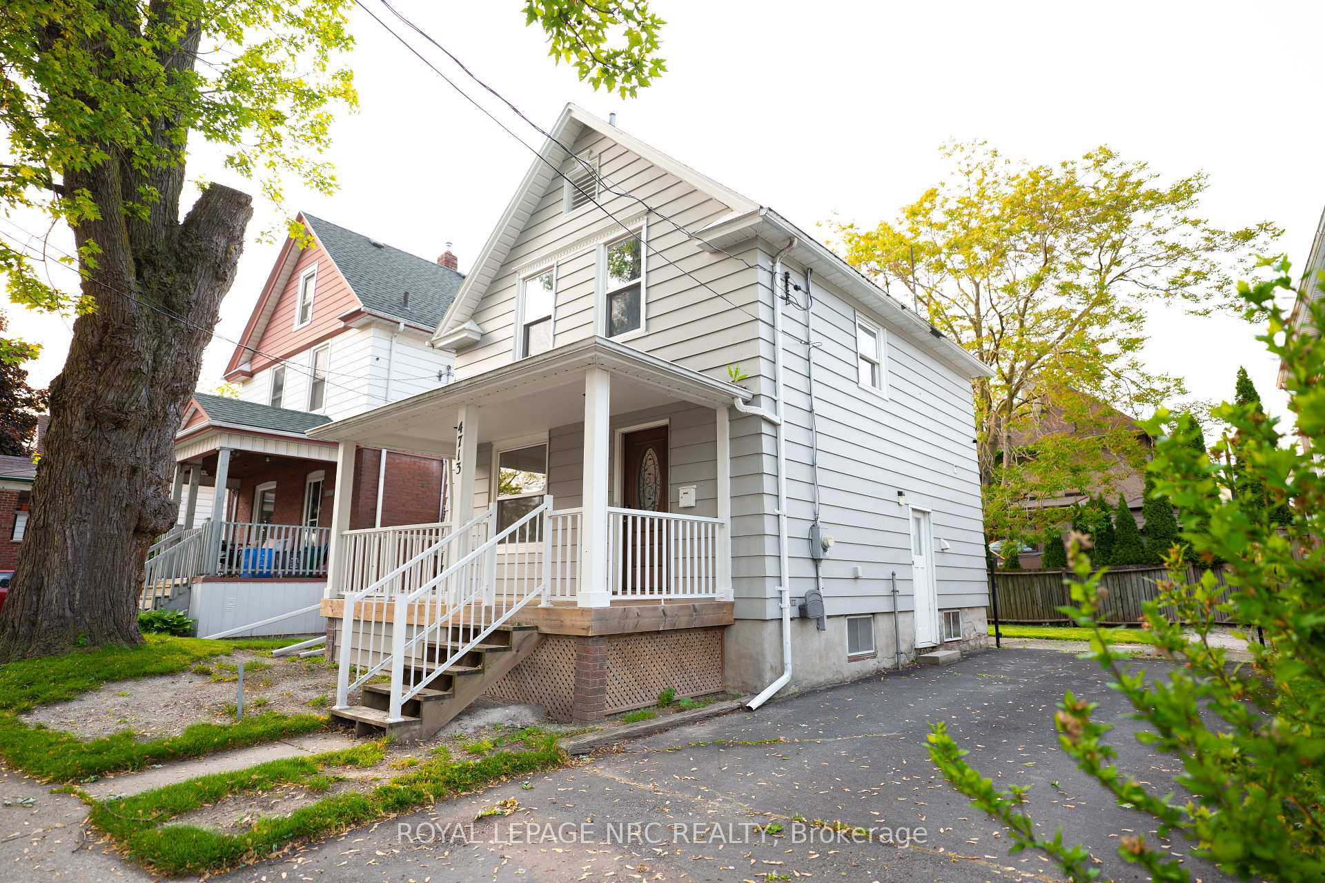 Photo 2 of 4713 Cookman Crescent N, Niagara Falls, Downtown — HOMEH