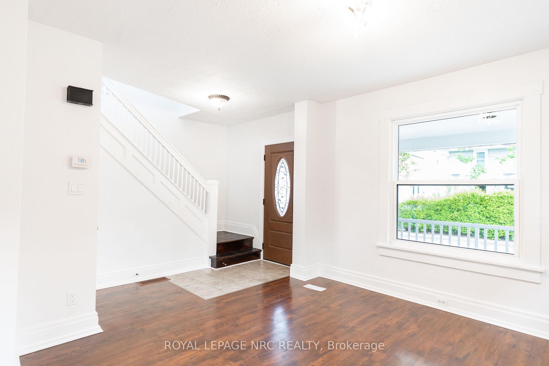 Photo 5 of 4713 Cookman Crescent N, Niagara Falls, Downtown — HOMEH