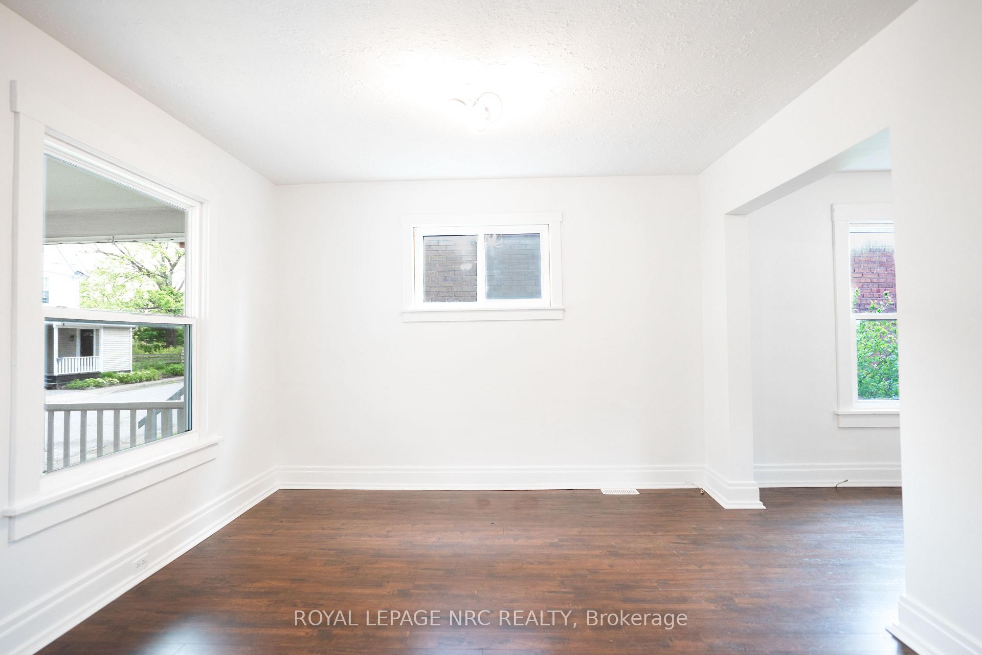 Photo 6 of 4713 Cookman Crescent N, Niagara Falls, Downtown — HOMEH