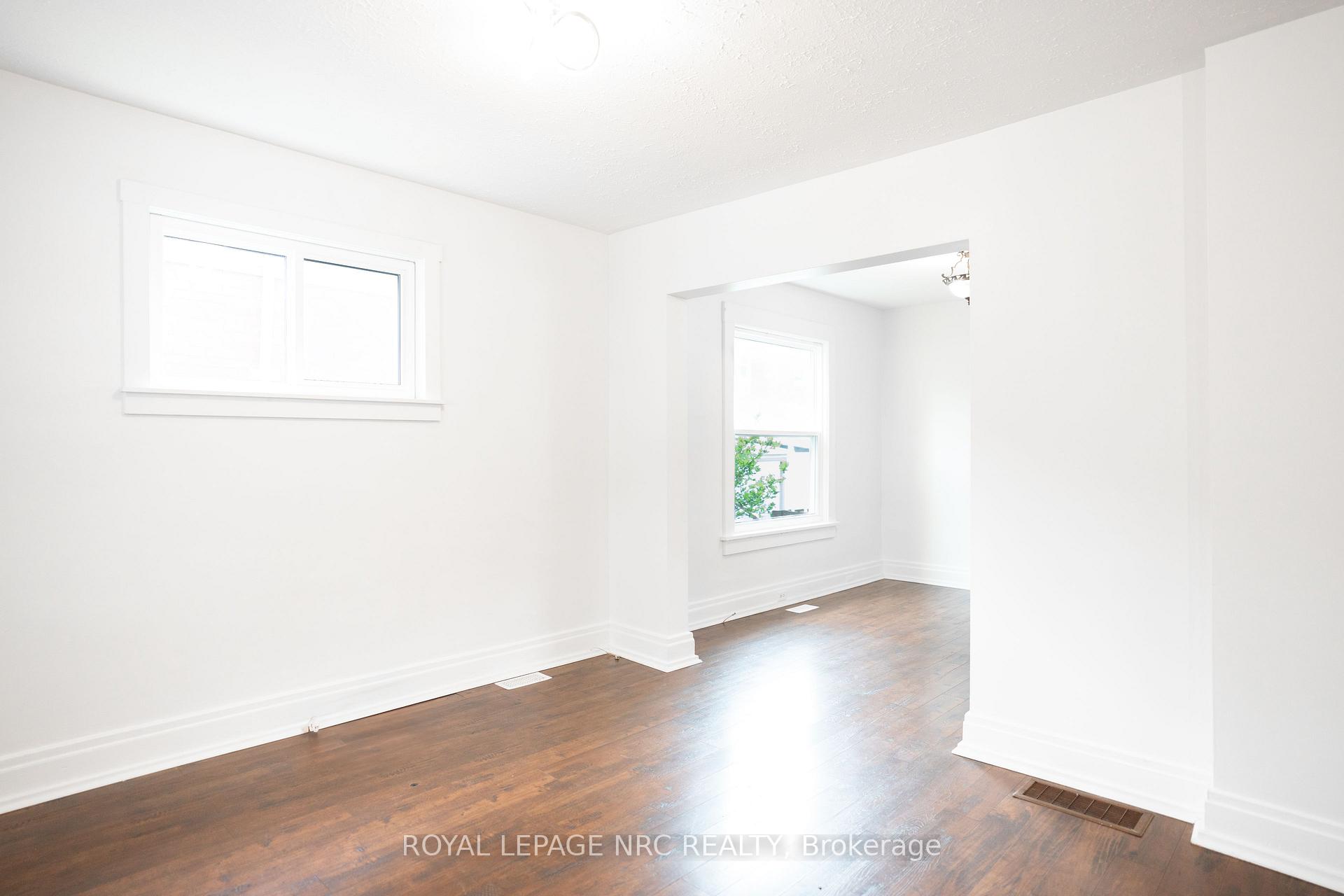 Photo 7 of 4713 Cookman Crescent N, Niagara Falls, Downtown — HOMEH