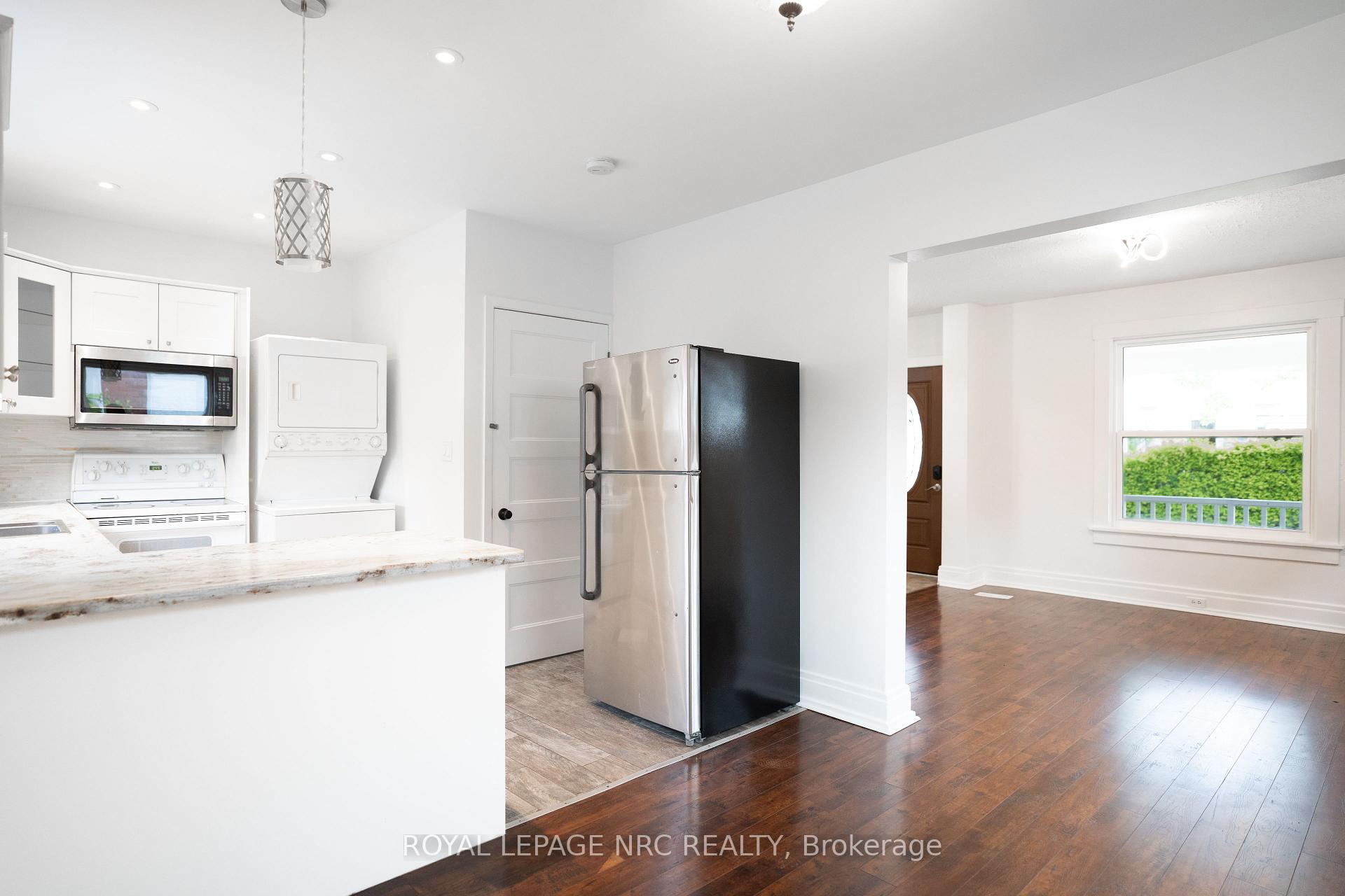 Photo 9 of 4713 Cookman Crescent N, Niagara Falls, Downtown — HOMEH