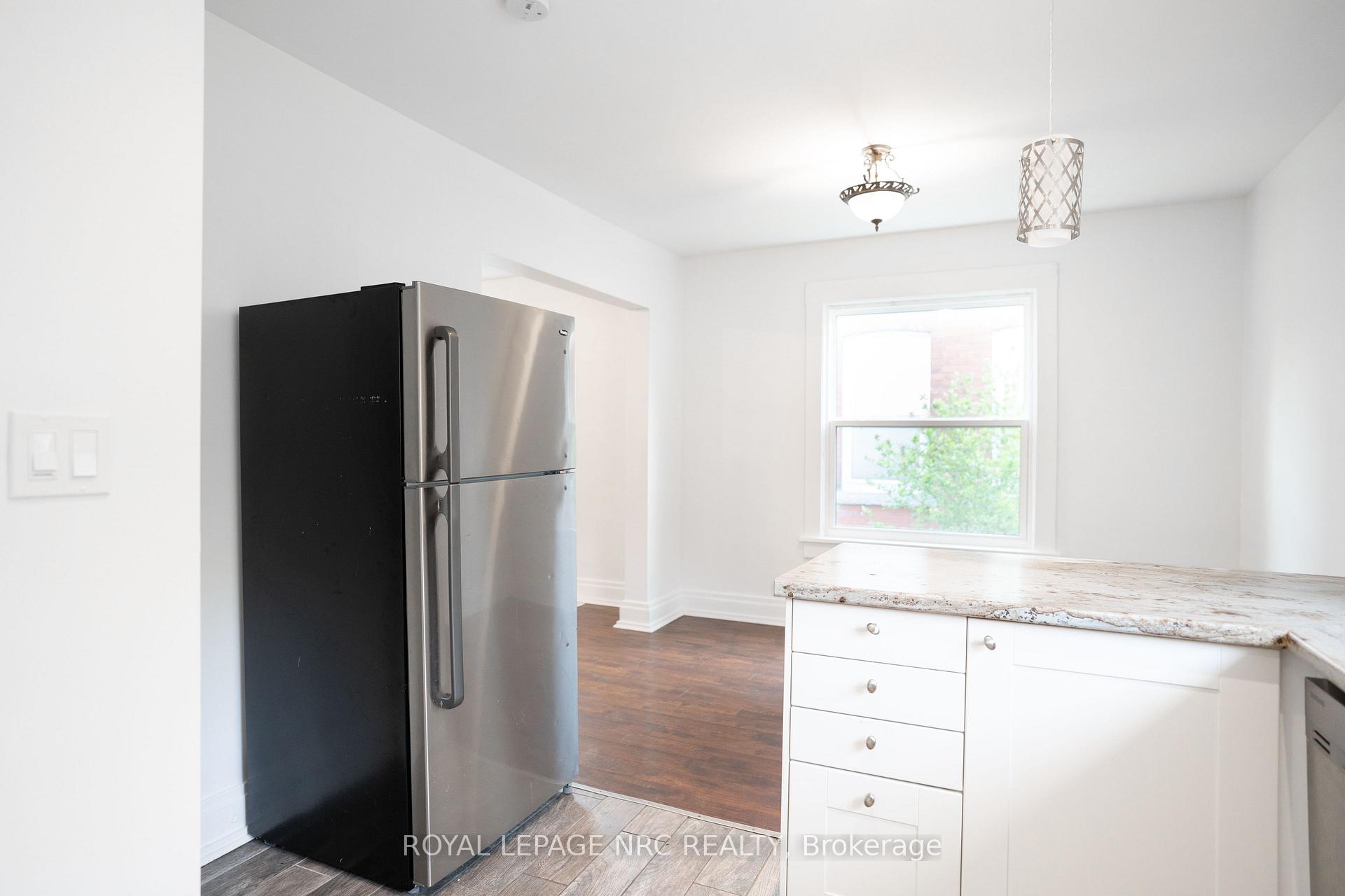 Photo 11 of 4713 Cookman Crescent N, Niagara Falls, Downtown — HOMEH