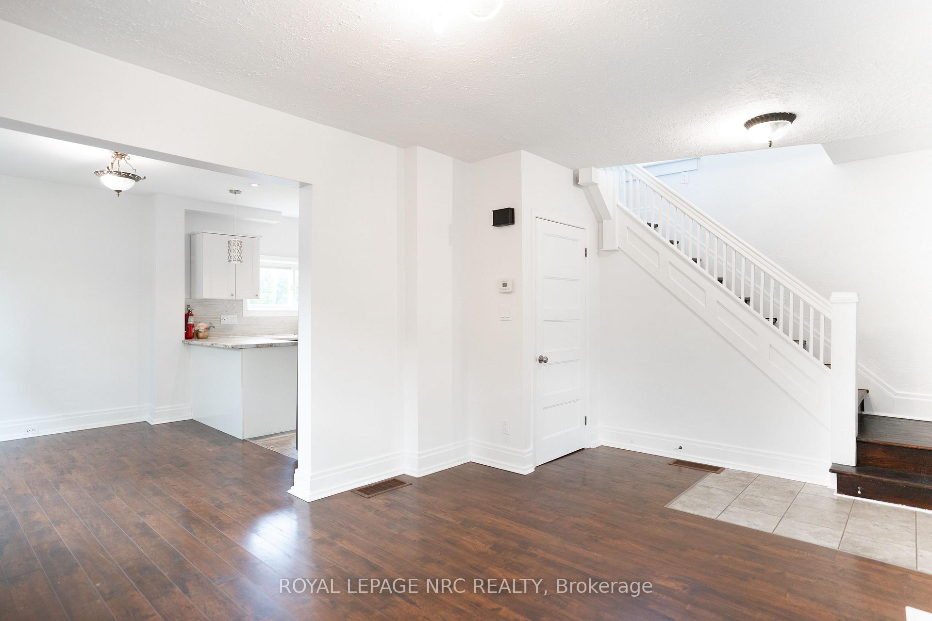 Photo 12 of 4713 Cookman Crescent N, Niagara Falls, Downtown — HOMEH