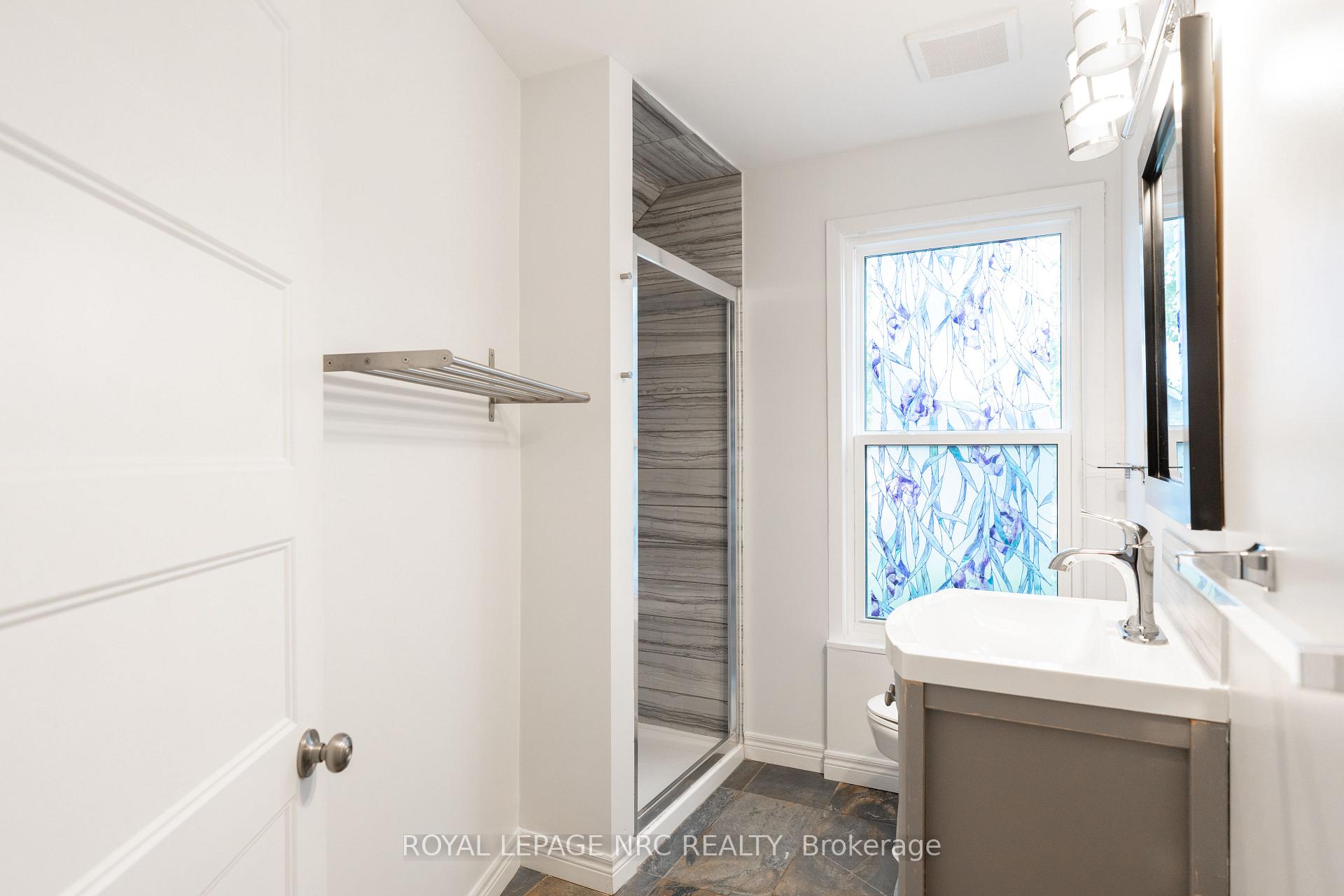 Photo 15 of 4713 Cookman Crescent N, Niagara Falls, Downtown — HOMEH