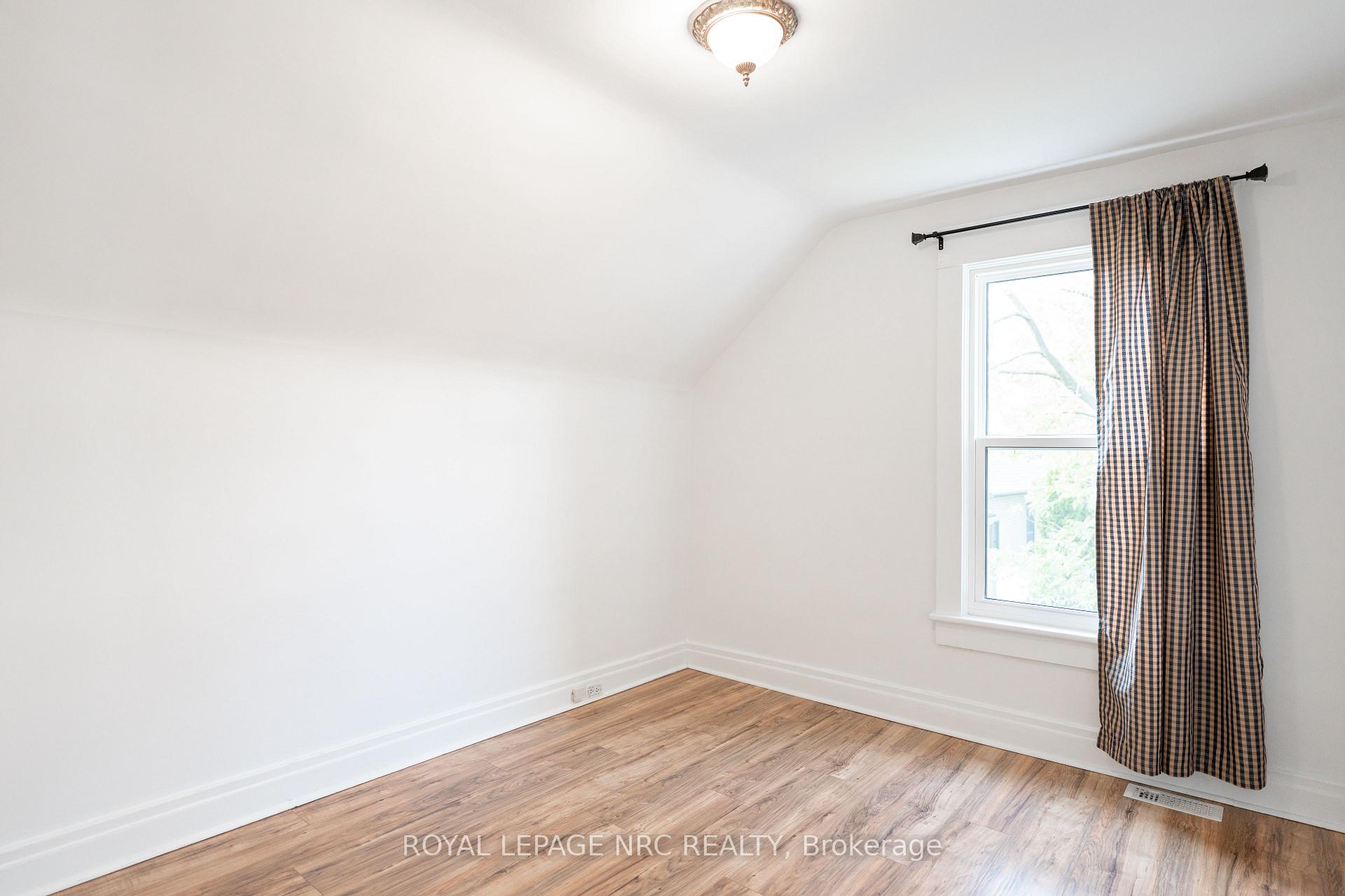 Photo 19 of 4713 Cookman Crescent N, Niagara Falls, Downtown — HOMEH