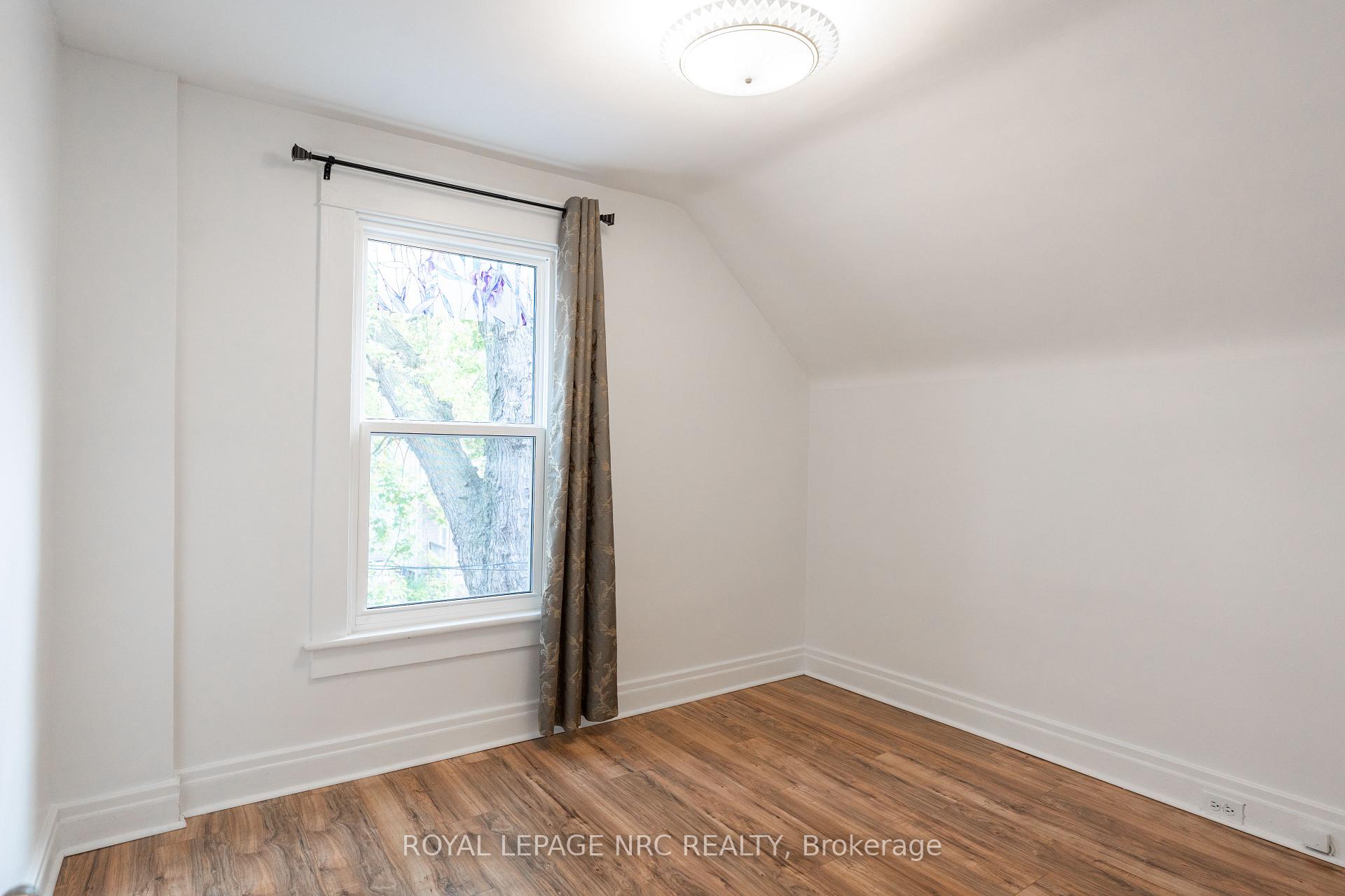 Photo 20 of 4713 Cookman Crescent N, Niagara Falls, Downtown — HOMEH