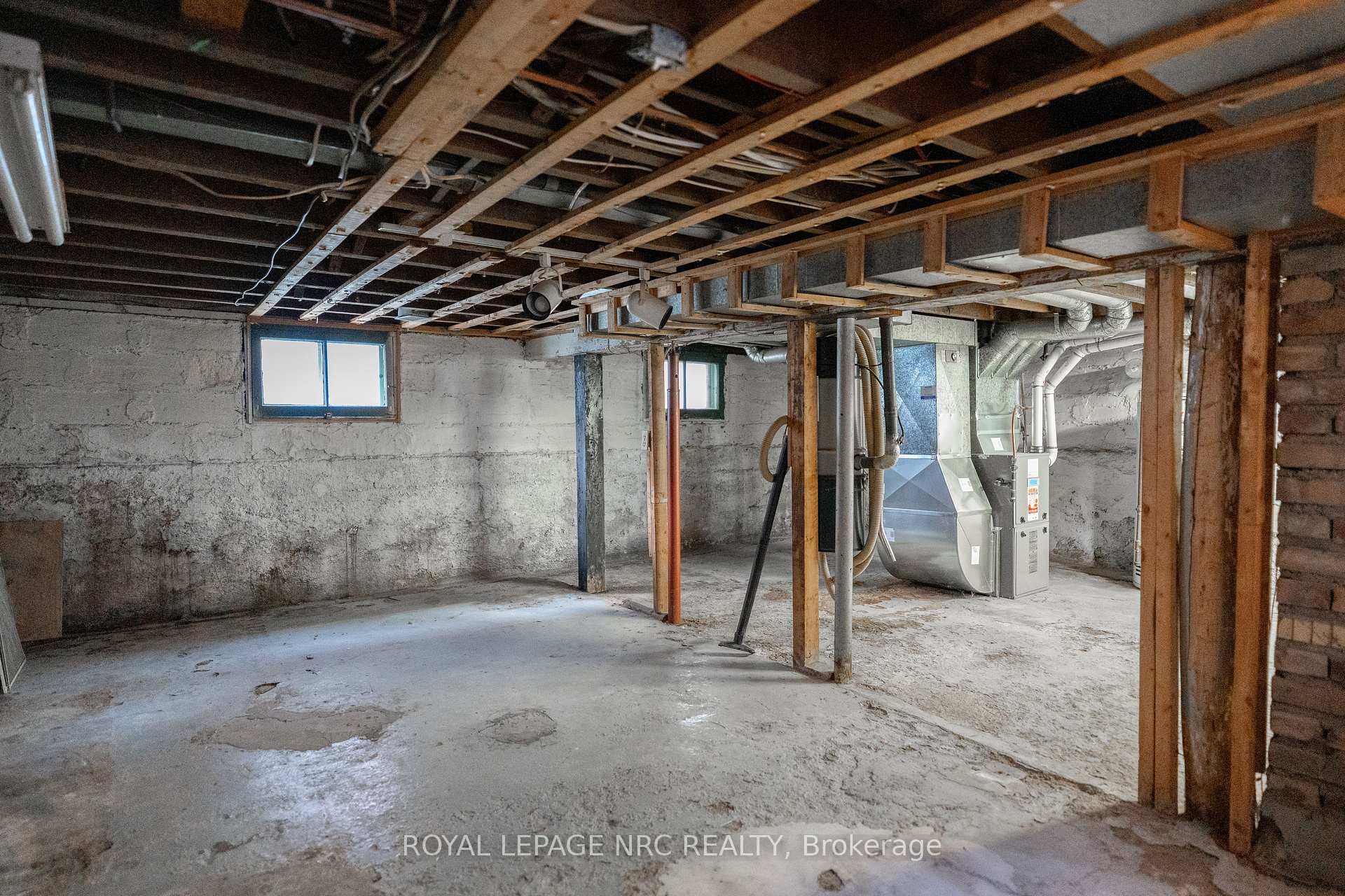 Photo 25 of 4713 Cookman Crescent N, Niagara Falls, Downtown — HOMEH
