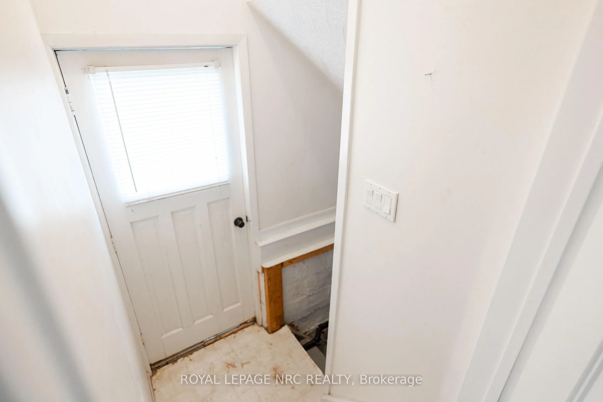 Photo 23 of 4713 Cookman Crescent N, Niagara Falls, Downtown — HOMEH