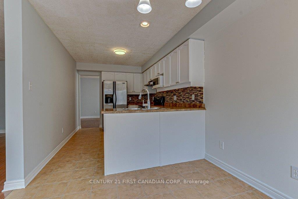 Photo 9 of 706 Hedgerow Place, London, North C — HOMEH