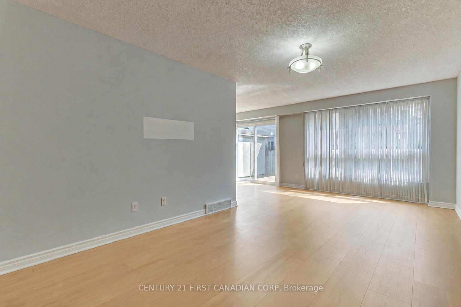 Photo 12 of 706 Hedgerow Place, London, North C — HOMEH