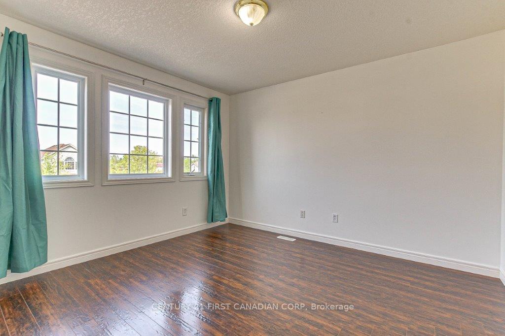 Photo 14 of 706 Hedgerow Place, London, North C — HOMEH