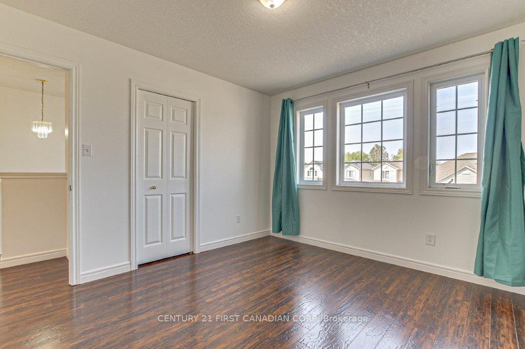 Photo 15 of 706 Hedgerow Place, London, North C — HOMEH