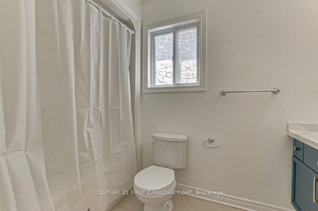 Photo 17 of 706 Hedgerow Place, London, North C — HOMEH