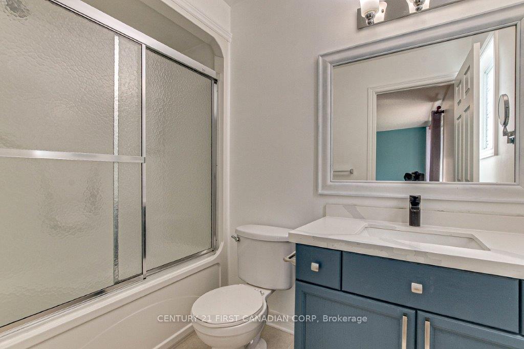 Photo 22 of 706 Hedgerow Place, London, North C — HOMEH