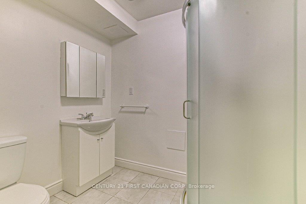 Photo 23 of 706 Hedgerow Place, London, North C — HOMEH