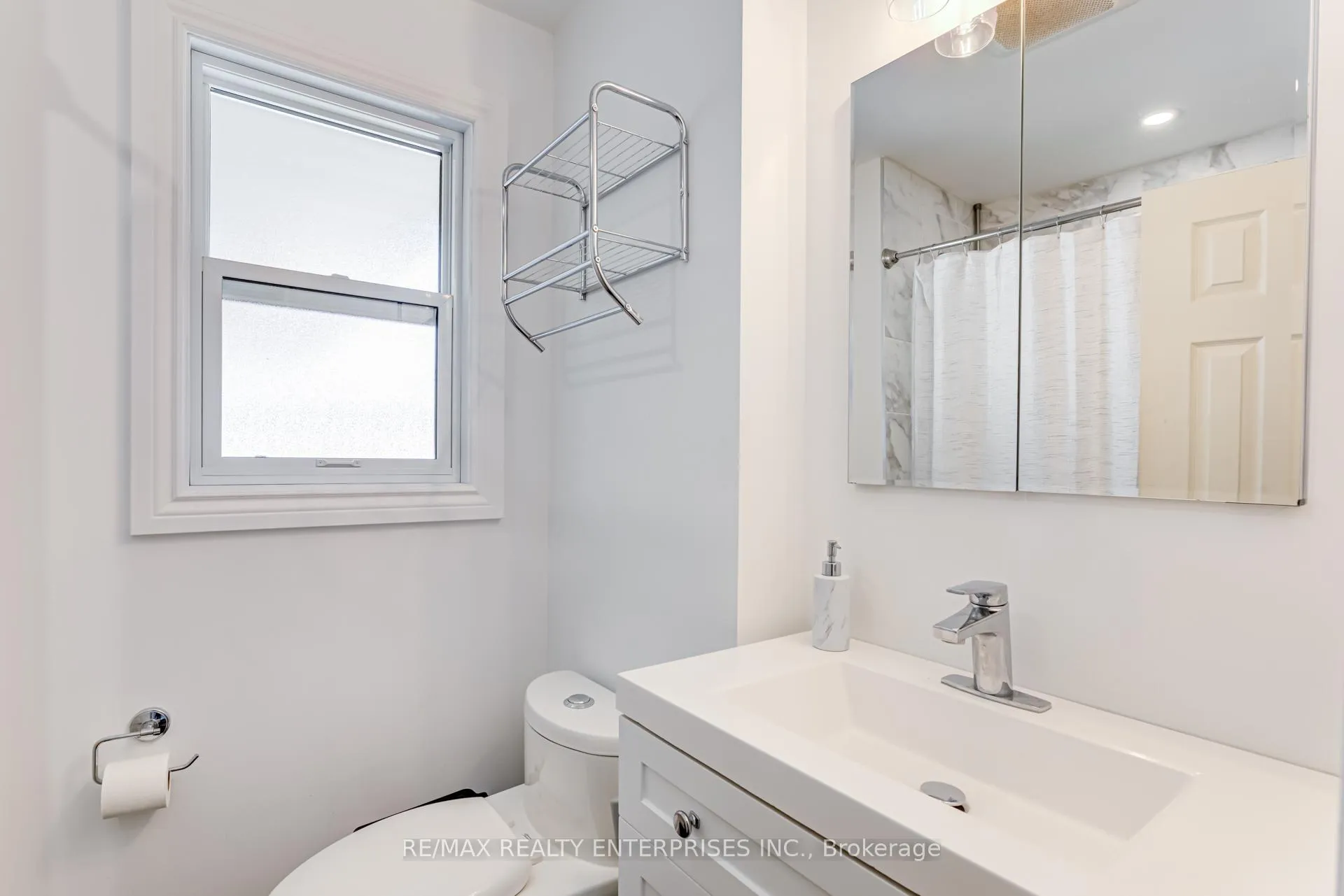 Photo 18 of 108 Corby Crescent, Brampton, Brampton South — HOMEH
