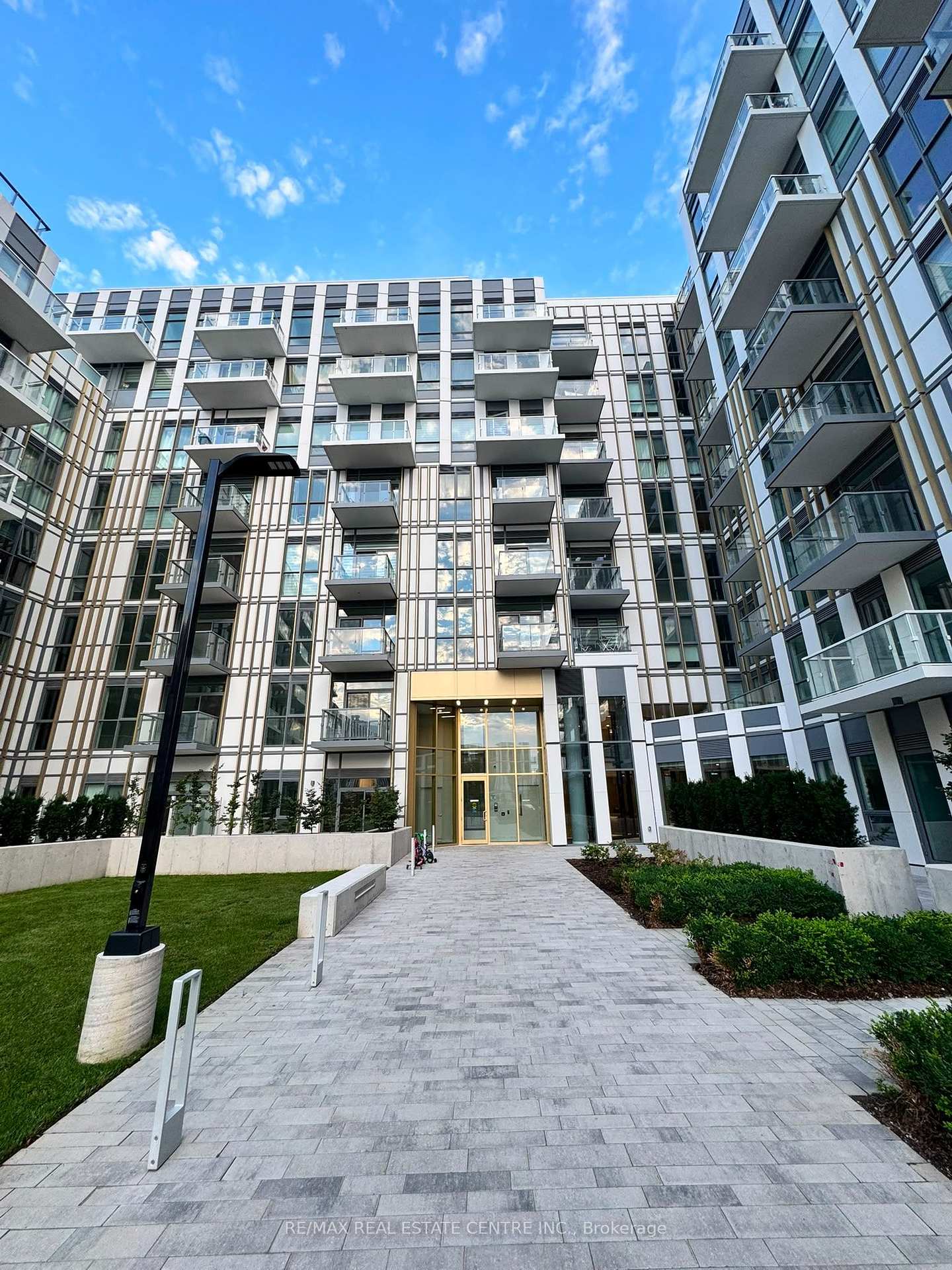 Front of Unit 612, 1005 Dundas Street E