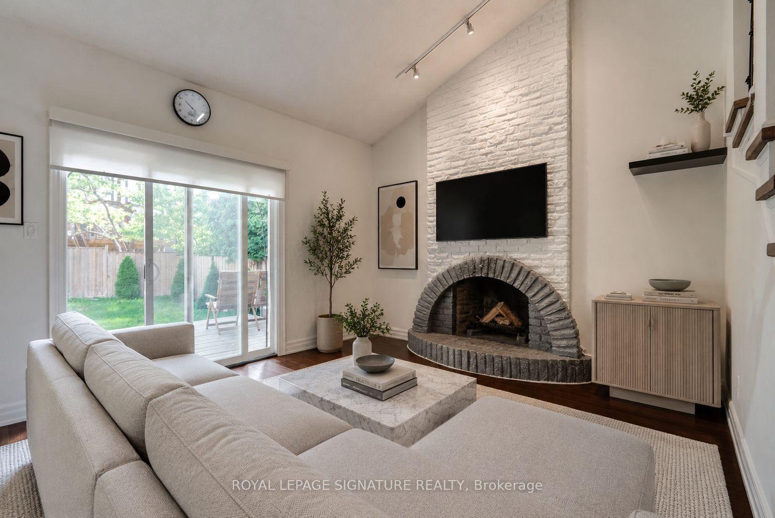 Photo 1 of 23 West Borough Street, Markham, Aileen-Willowbrook — HOMEH