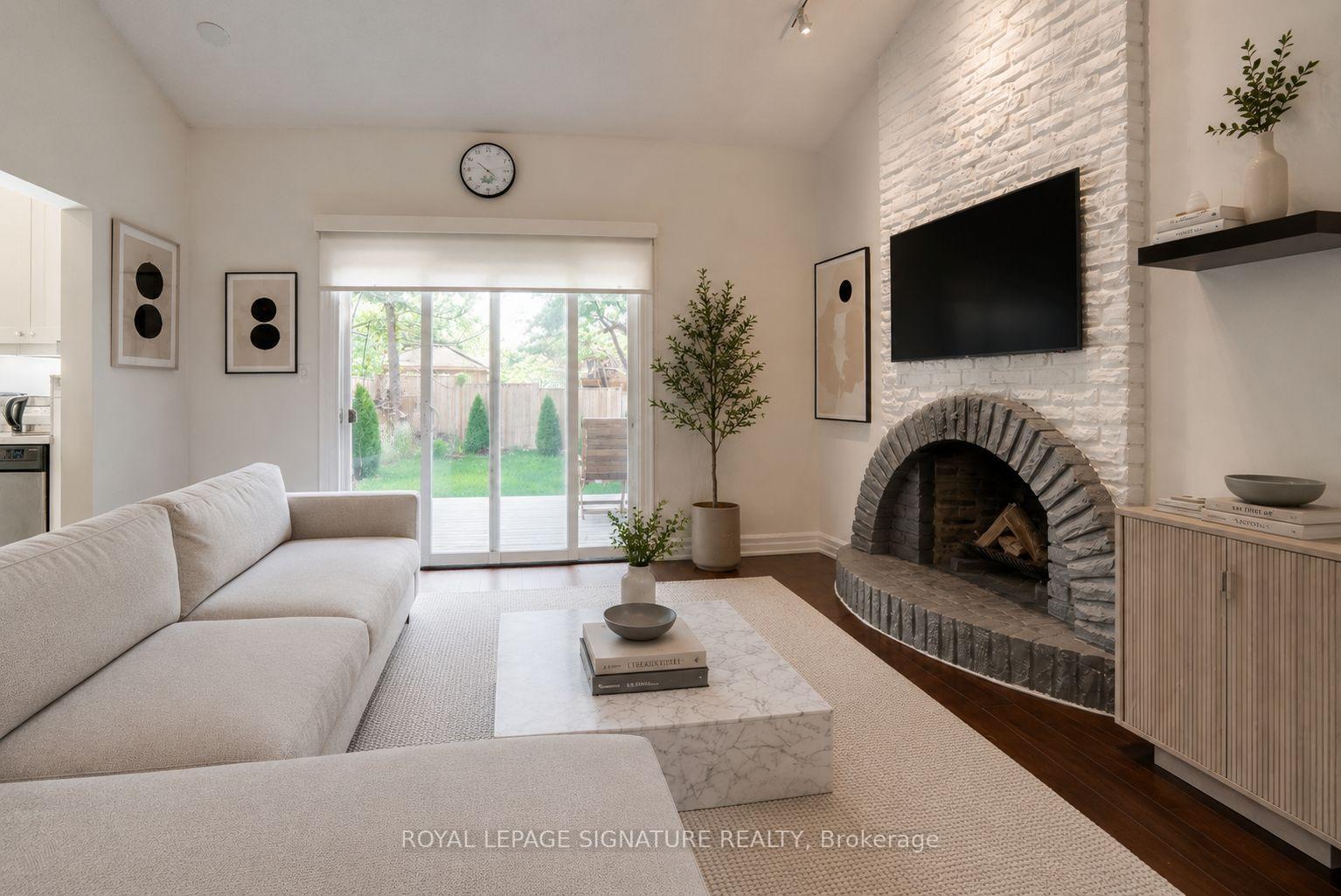 Photo 2 of 23 West Borough Street, Markham, Aileen-Willowbrook — HOMEH