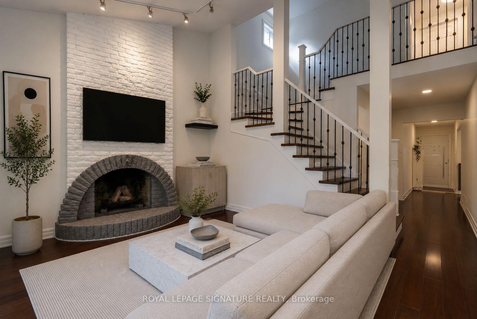 Photo 3 of 23 West Borough Street, Markham, Aileen-Willowbrook — HOMEH