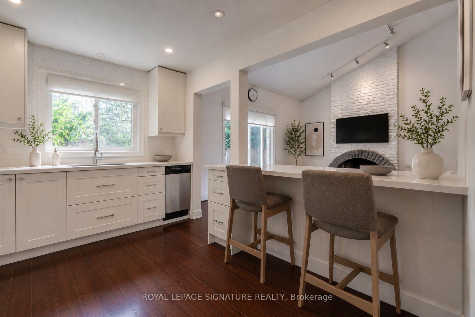 Photo 4 of 23 West Borough Street, Markham, Aileen-Willowbrook — HOMEH