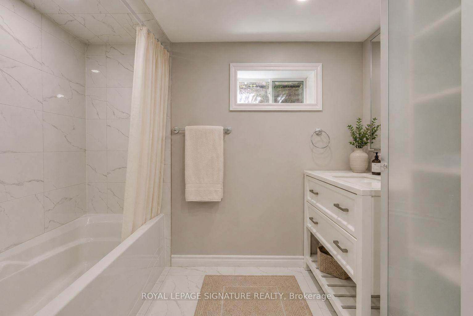 Photo 16 of 23 West Borough Street, Markham, Aileen-Willowbrook — HOMEH