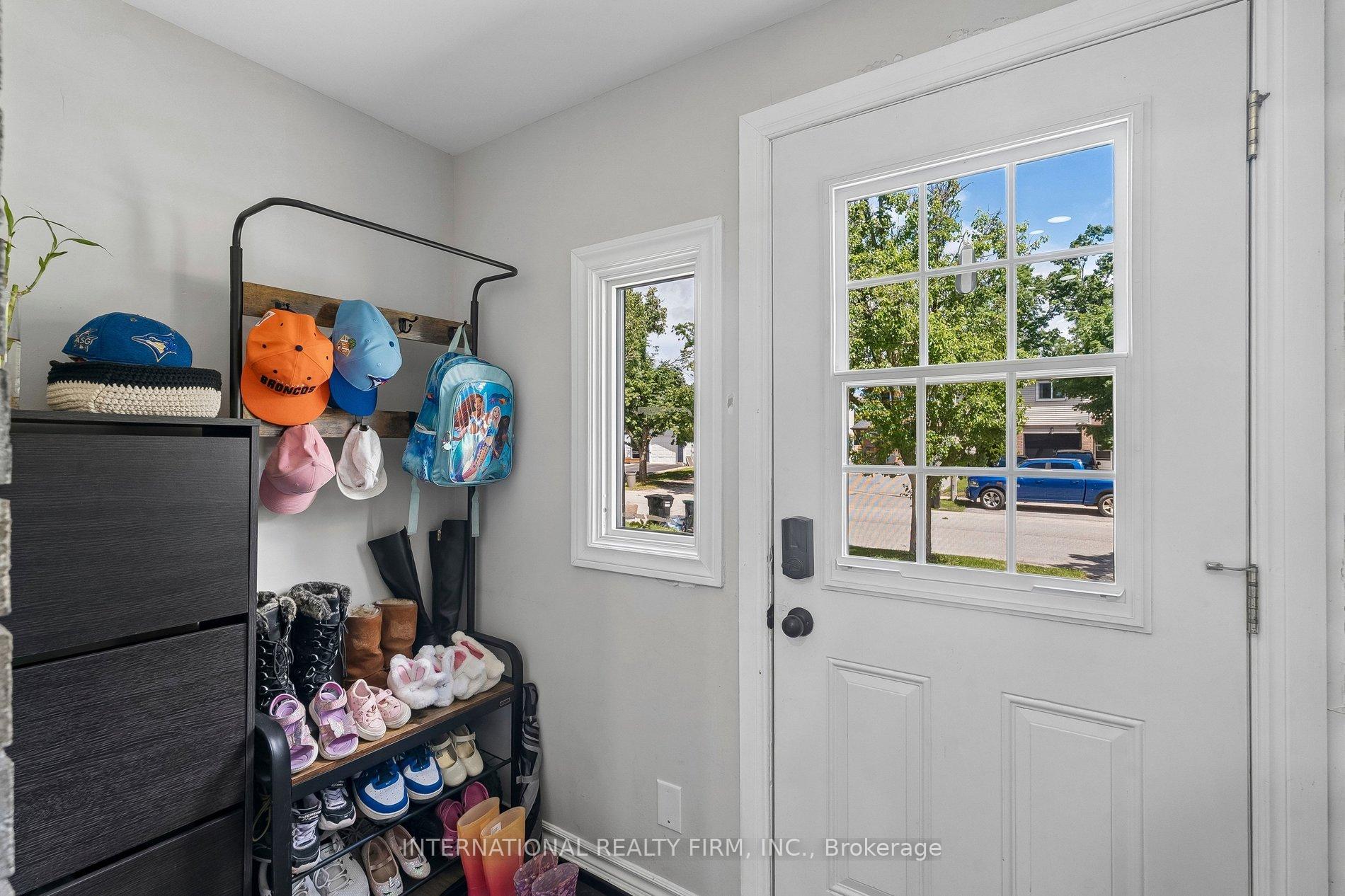 Photo 3 of 206 Hickling Trail, Barrie, Grove East — HOMEH