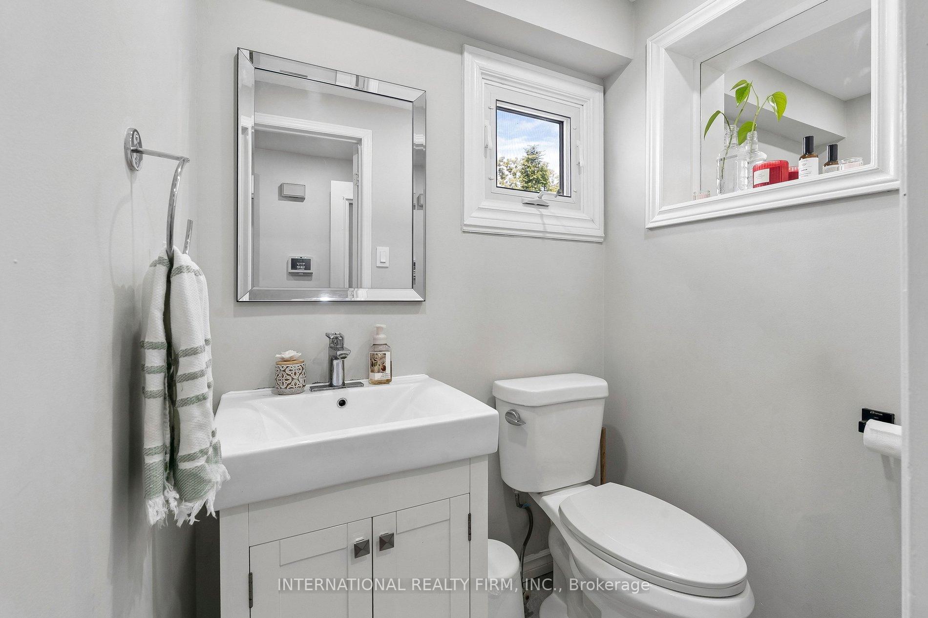 Photo 4 of 206 Hickling Trail, Barrie, Grove East — HOMEH