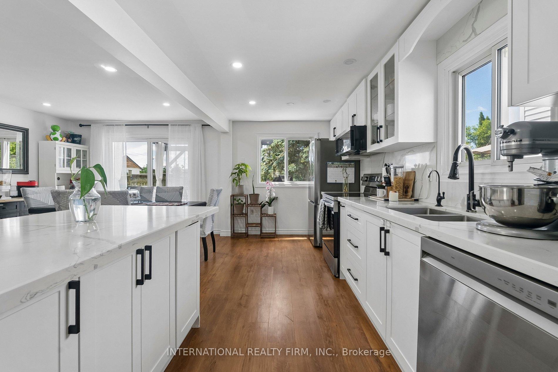 Photo 6 of 206 Hickling Trail, Barrie, Grove East — HOMEH