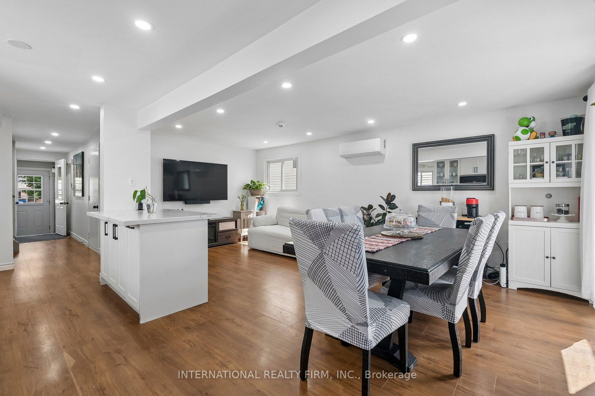 Photo 7 of 206 Hickling Trail, Barrie, Grove East — HOMEH